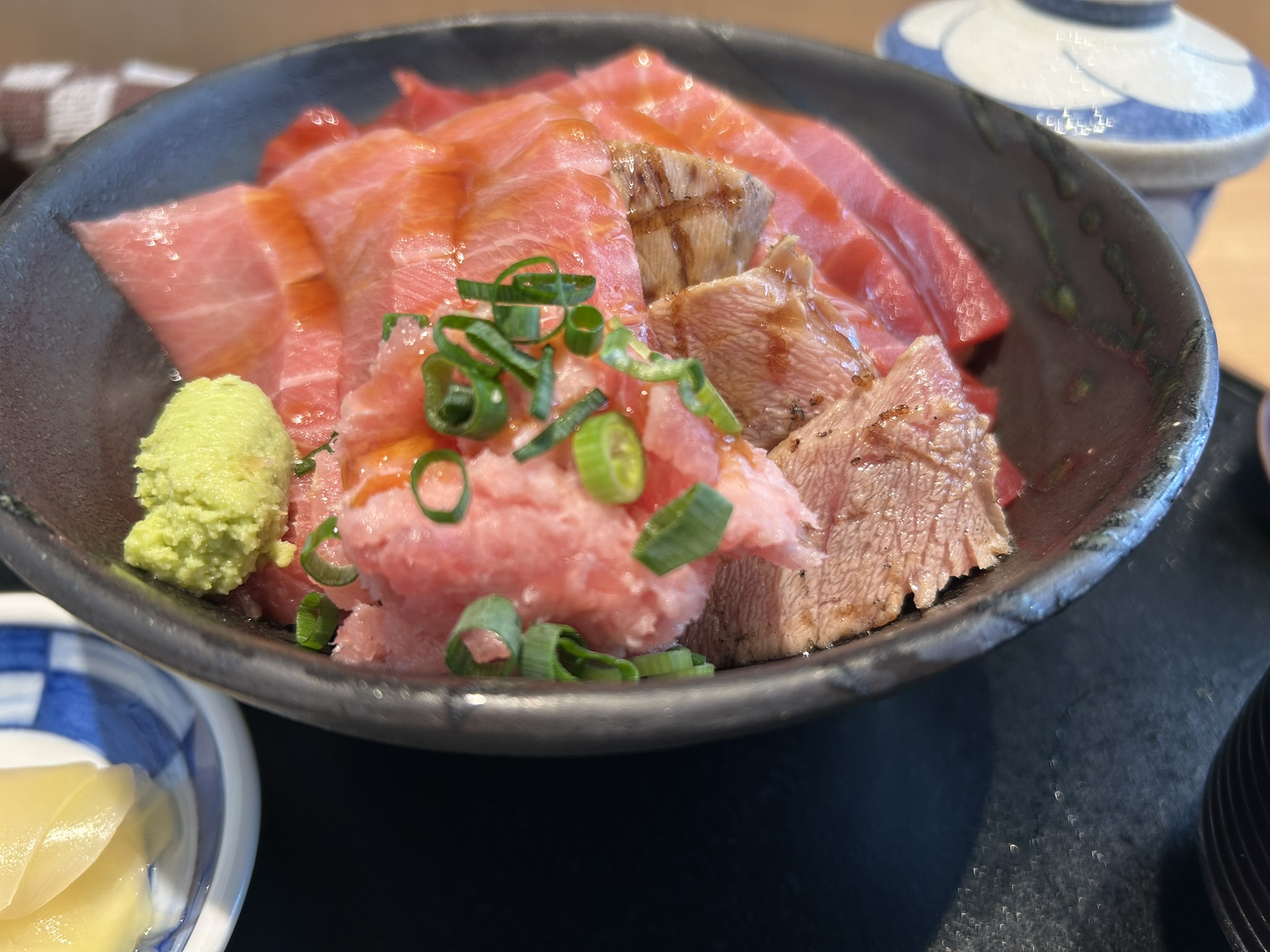 筑波で大トロマグロ丼。